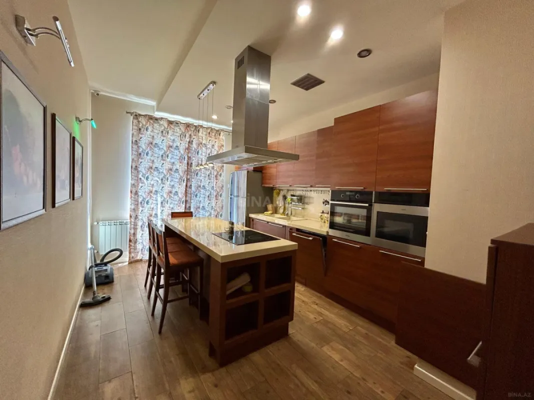 Kirayə verilir 3 otaqlı mənzil 132 m²