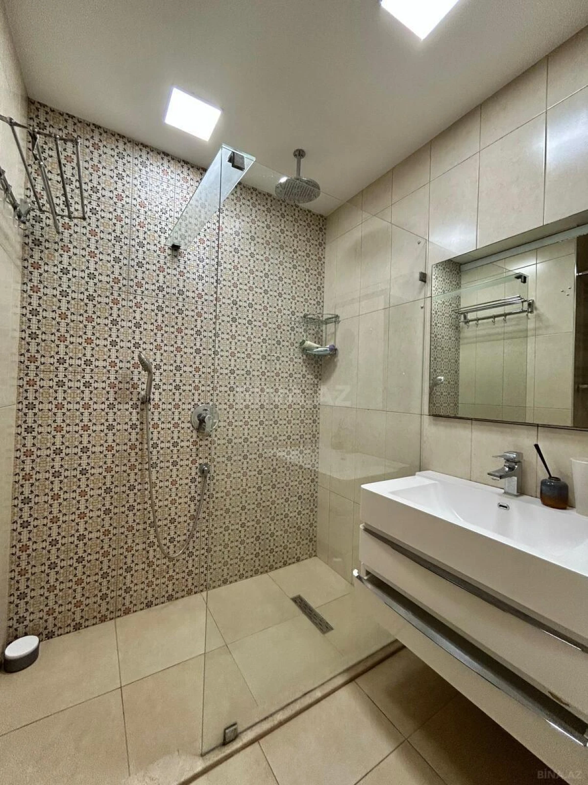 Kirayə verilir 3 otaqlı mənzil 132 m²