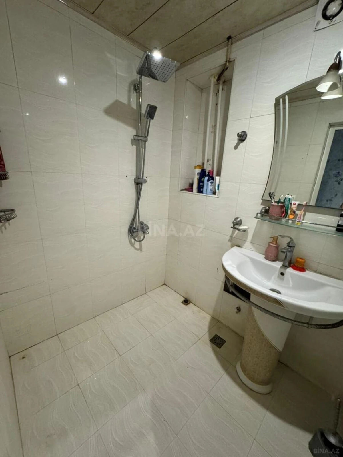 Satılır 2 otaqlı mənzil 70 m²