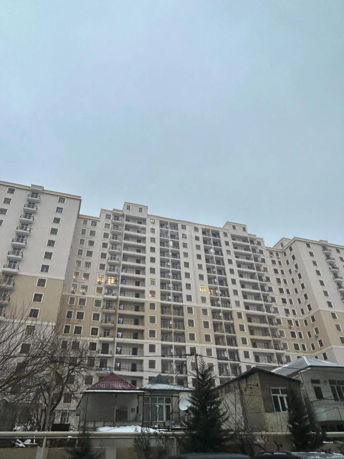 Satılır 2 otaqlı mənzil 82 m²