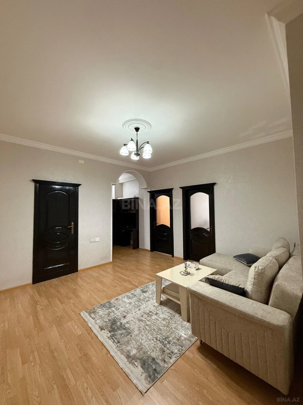 Satılır 3 otaqlı mənzil 133 m²
