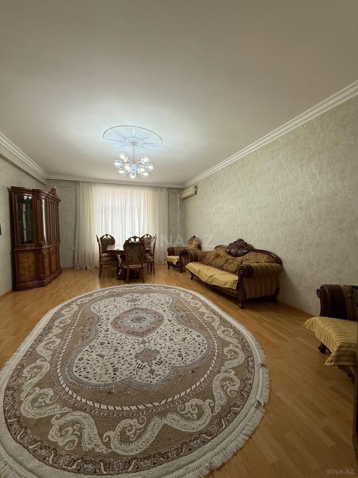 Satılır 3 otaqlı mənzil 133 m²