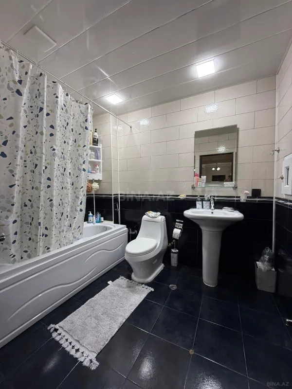 Satılır 3 otaqlı mənzil 133 m²