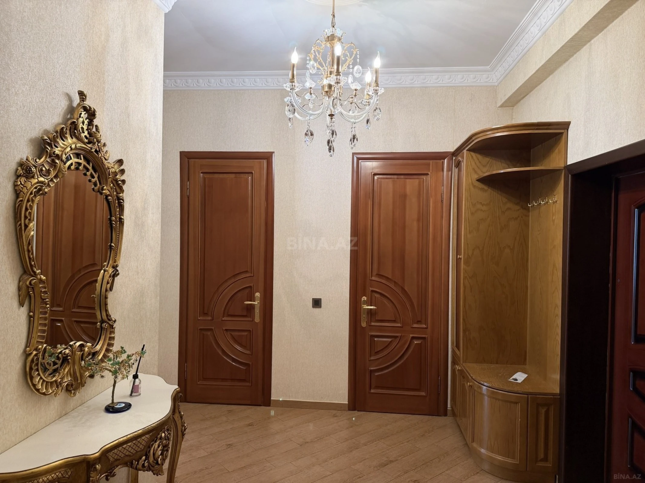 Satılır 2 otaqlı mənzil 106 m²