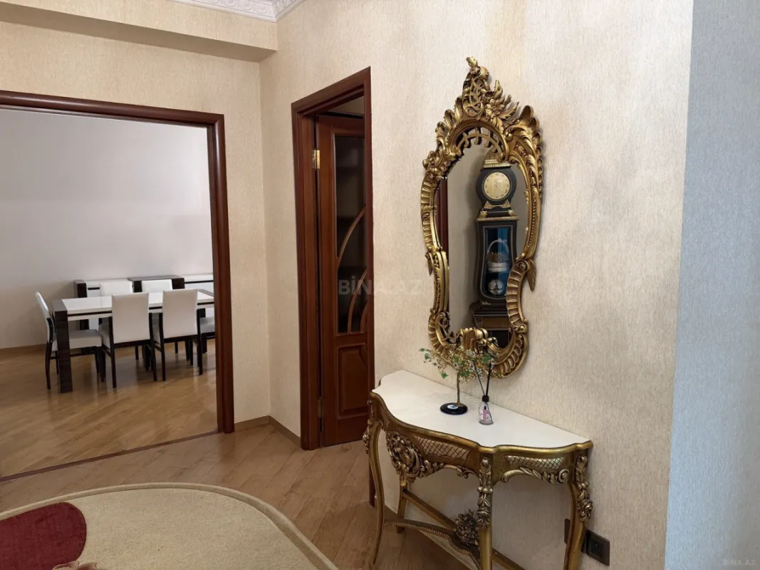 Satılır 2 otaqlı mənzil 106 m²