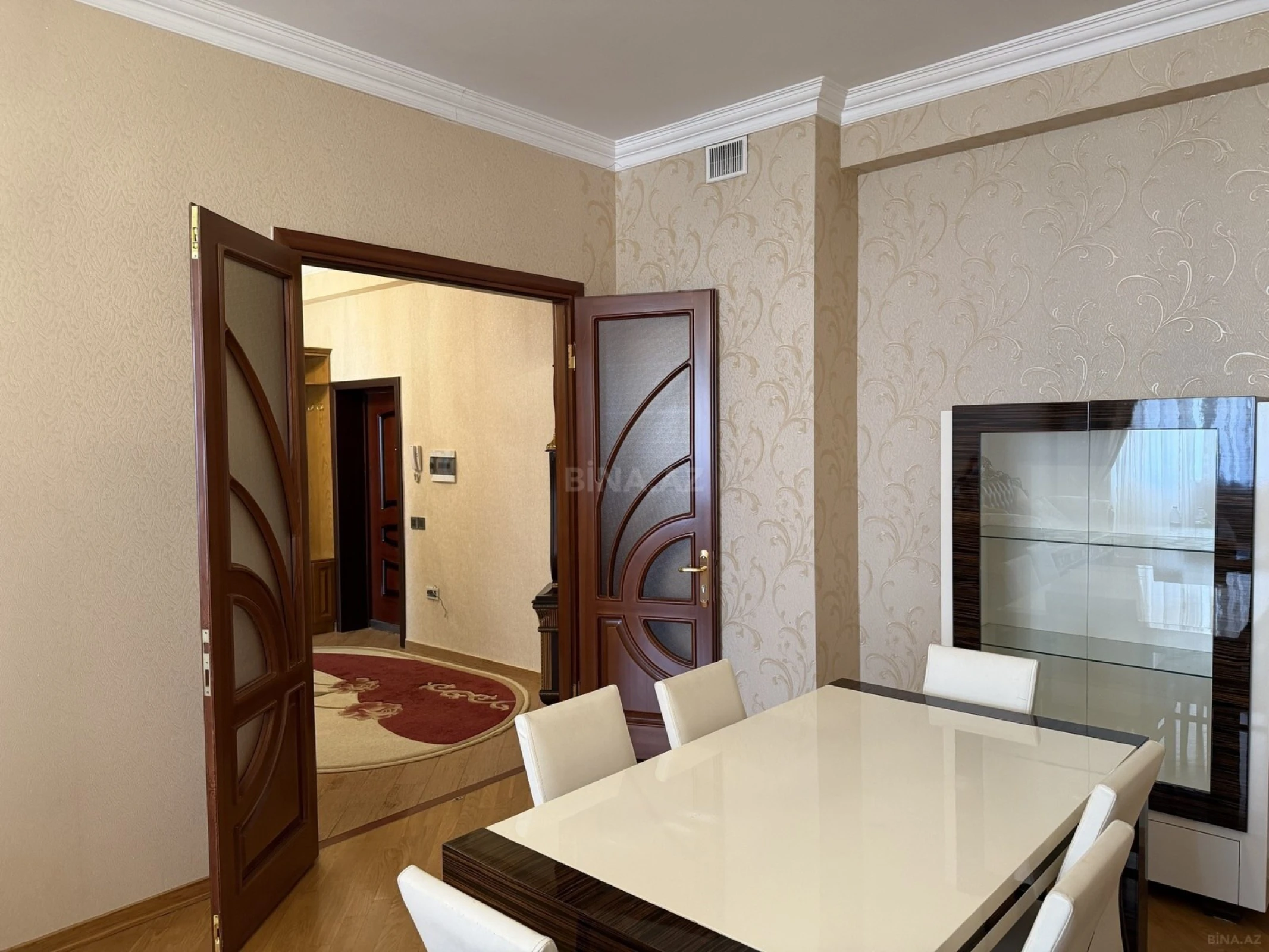 Satılır 2 otaqlı mənzil 106 m²