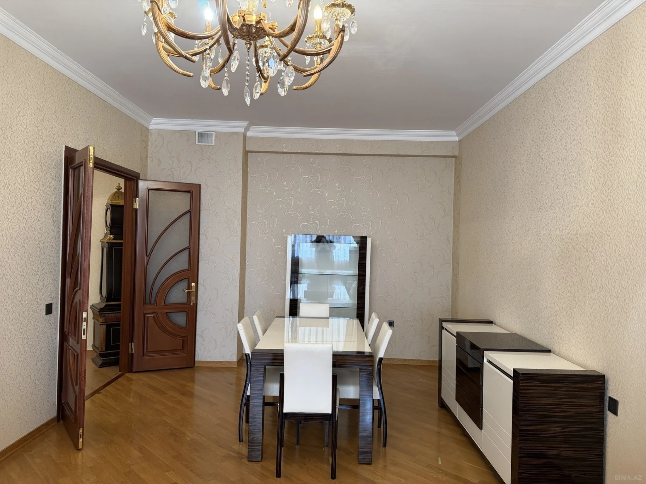 Satılır 2 otaqlı mənzil 106 m²