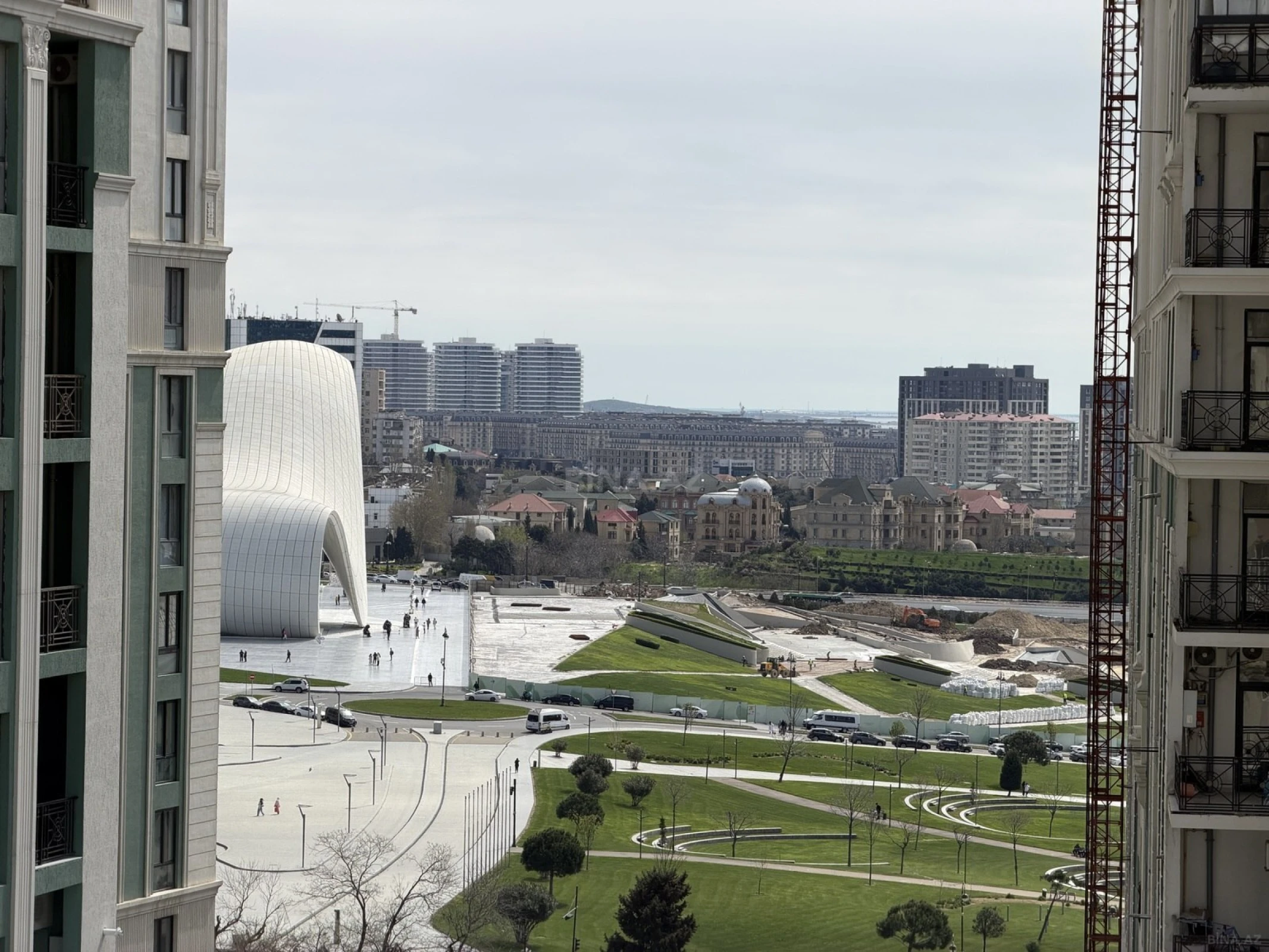 Satılır 2 otaqlı mənzil 106 m²