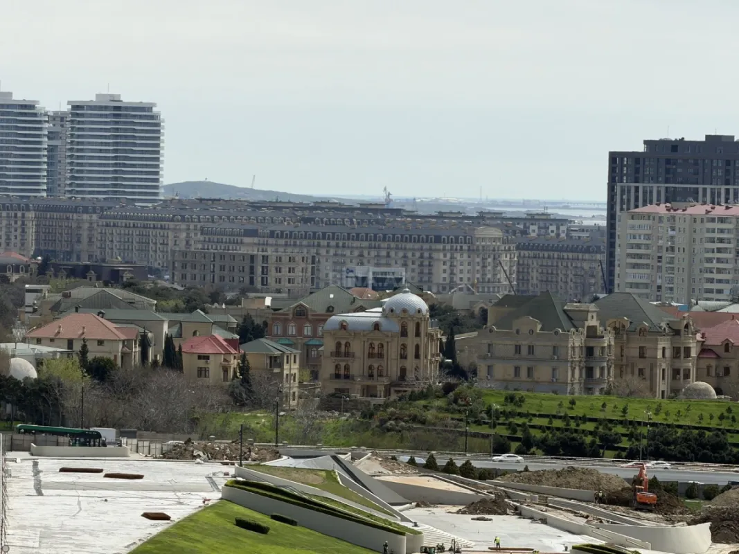 Satılır 2 otaqlı mənzil 106 m²