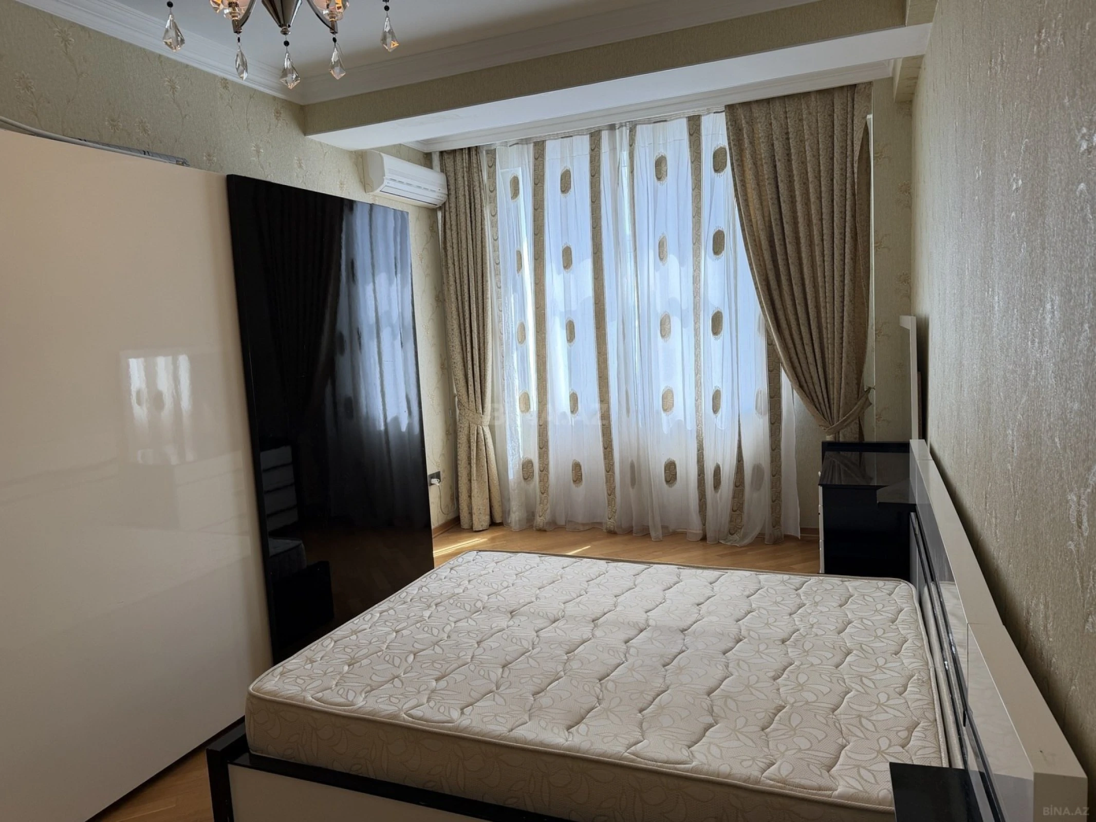 Satılır 2 otaqlı mənzil 106 m²