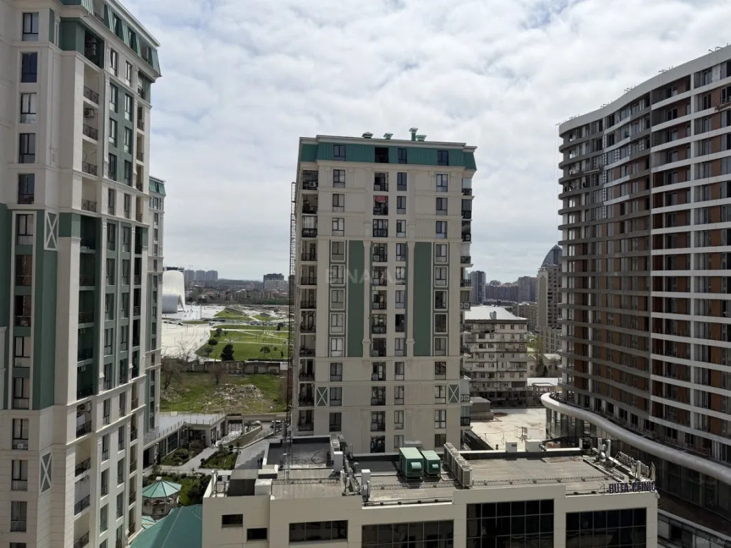 Satılır 2 otaqlı mənzil 106 m²