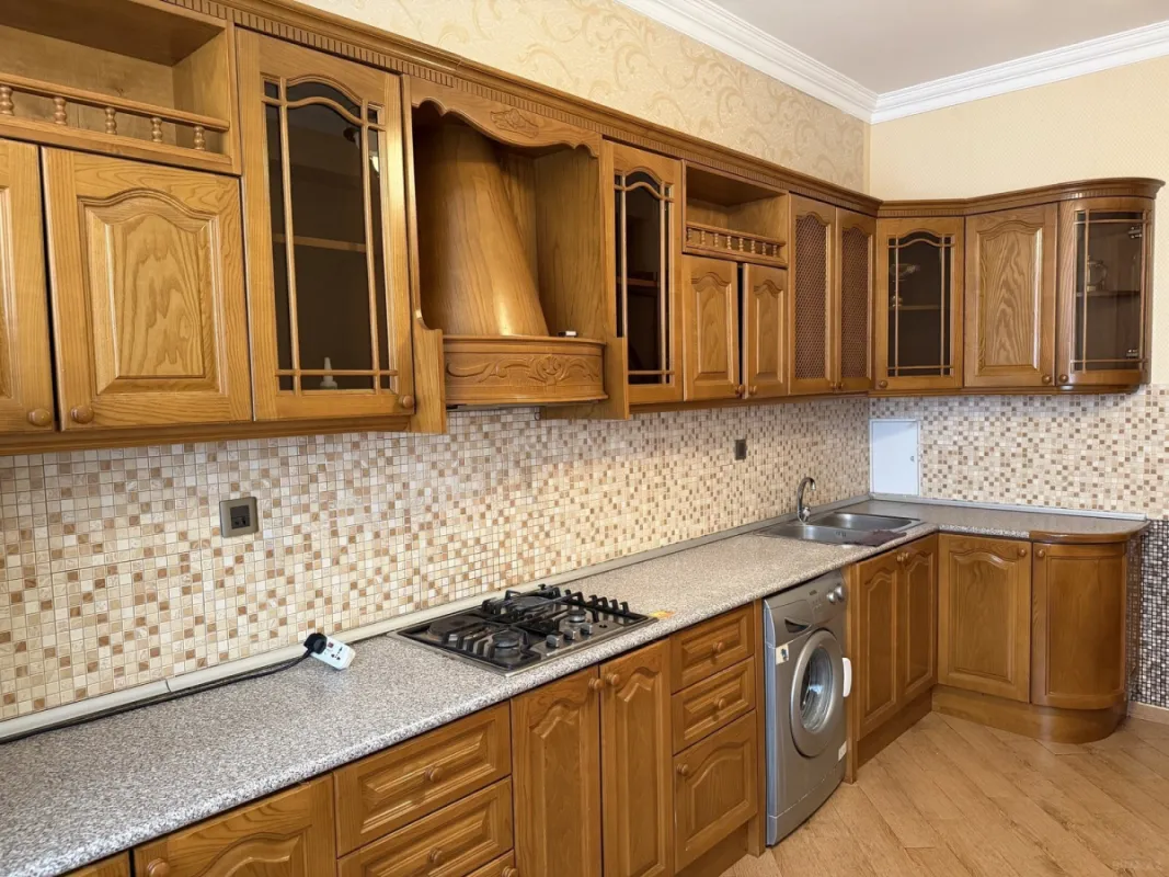 Satılır 2 otaqlı mənzil 106 m²