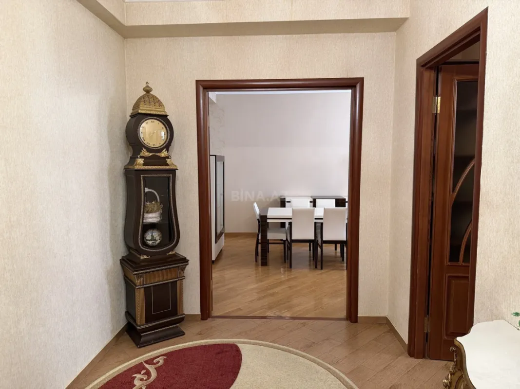 Satılır 2 otaqlı mənzil 106 m²