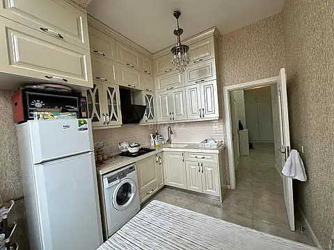 Satılır 2 otaqlı mənzil 82 m²
