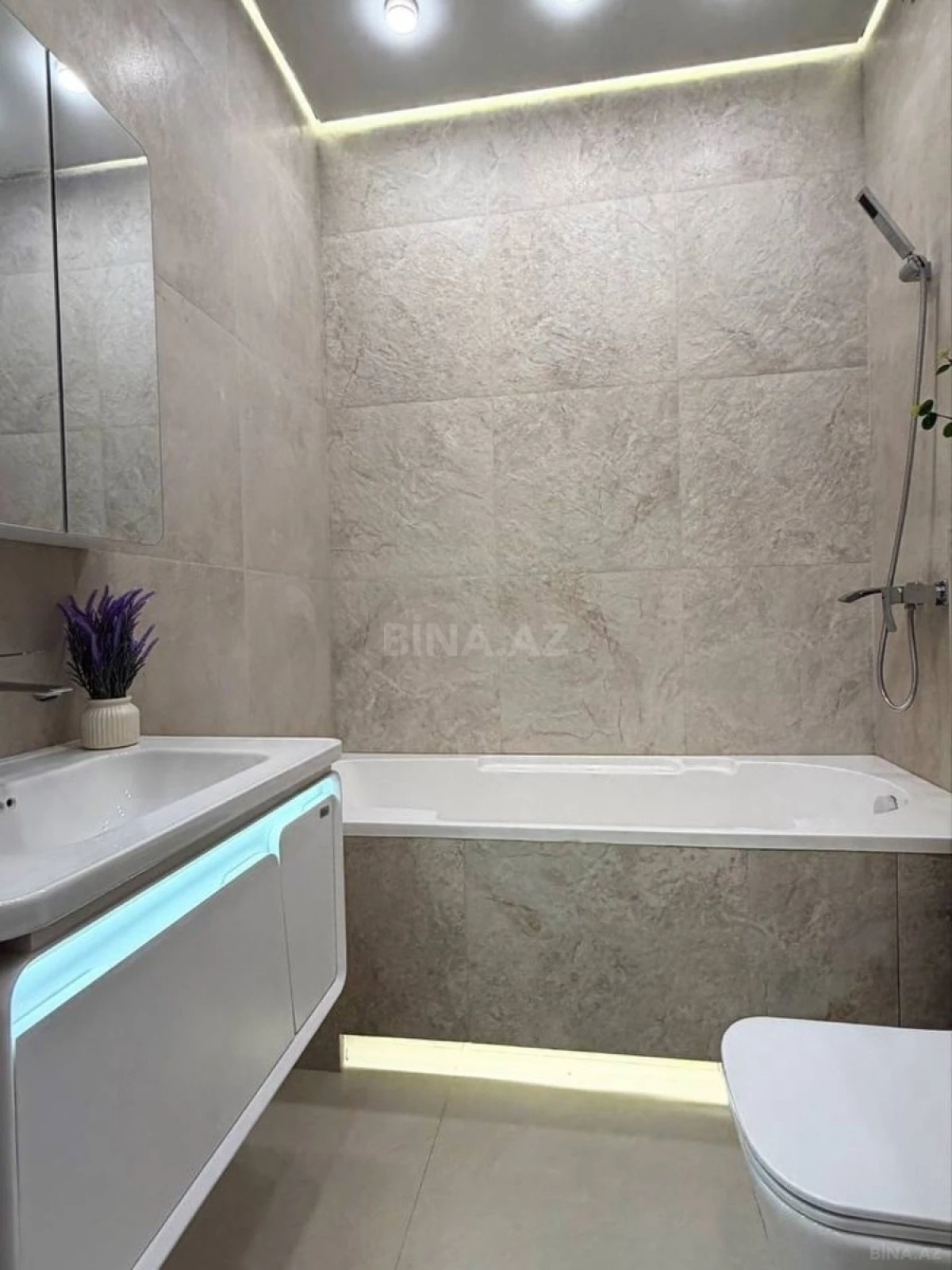 Kirayə verilir 3 otaqlı mənzil 110 m²