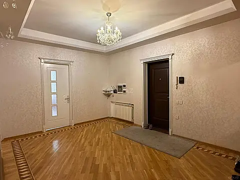 Kirayə verilir 3 otaqlı mənzil 150 m²