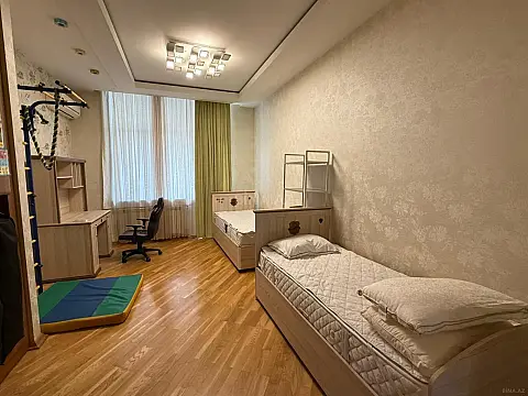 Kirayə verilir 3 otaqlı mənzil 150 m²