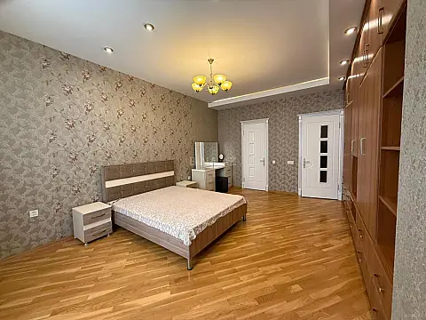 Kirayə verilir 3 otaqlı mənzil 150 m²