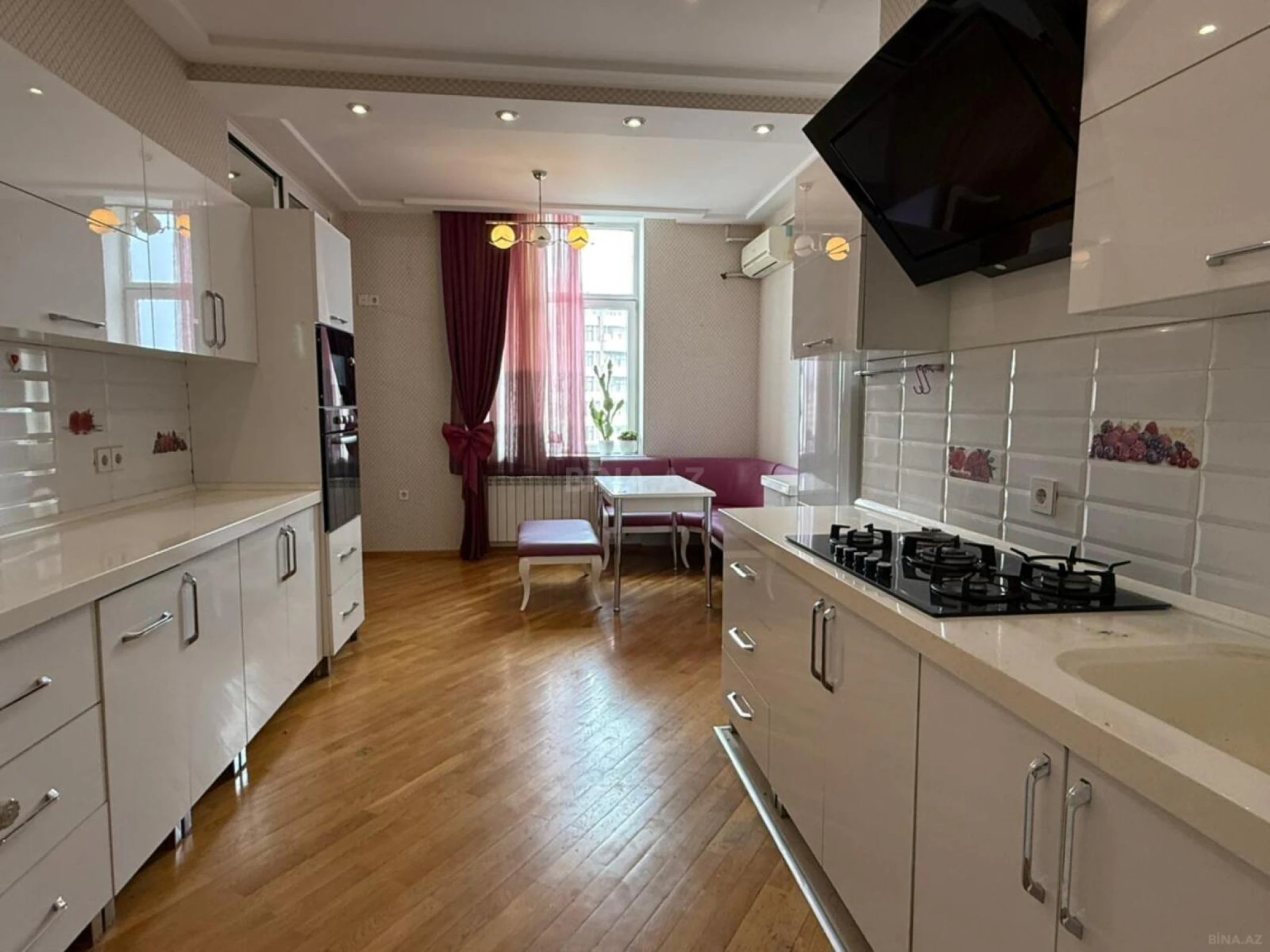 Kirayə verilir 3 otaqlı mənzil 150 m²