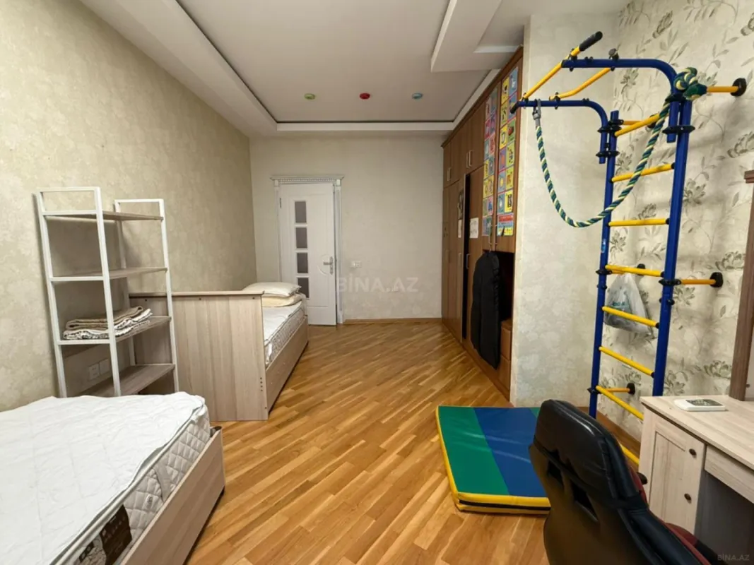 Kirayə verilir 3 otaqlı mənzil 150 m²