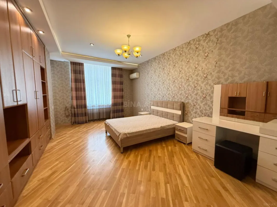 Kirayə verilir 3 otaqlı mənzil 150 m²