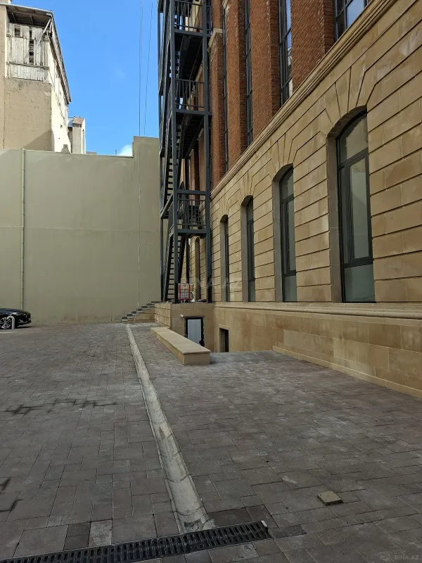 Kirayə verilir obyekt 860 m²