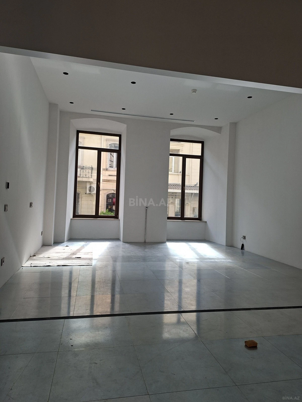 Kirayə verilir obyekt 860 m²