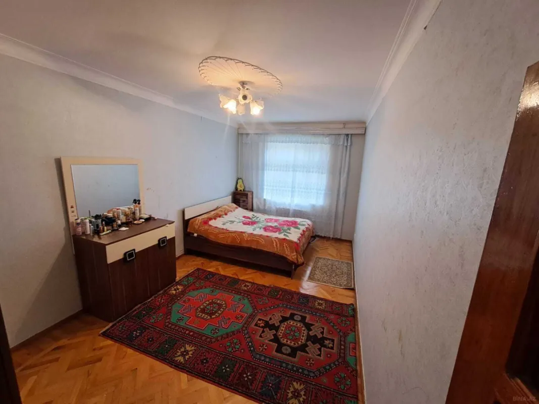 Satılır 5 otaqlı mənzil 125 m²