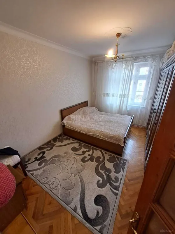 Satılır 5 otaqlı mənzil 125 m²