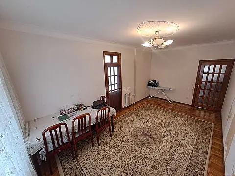 Satılır 5 otaqlı mənzil 125 m²