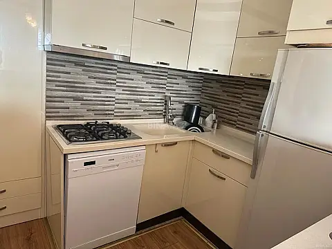 Kirayə verilir 3 otaqlı mənzil 135 m²