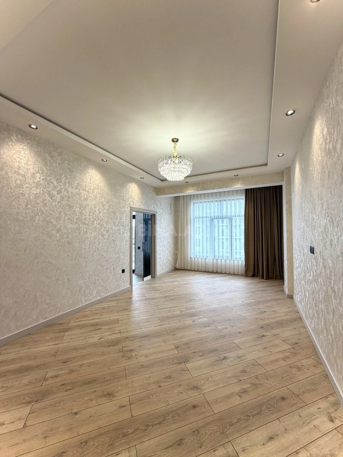 Satılır 2 otaqlı mənzil 73 m²