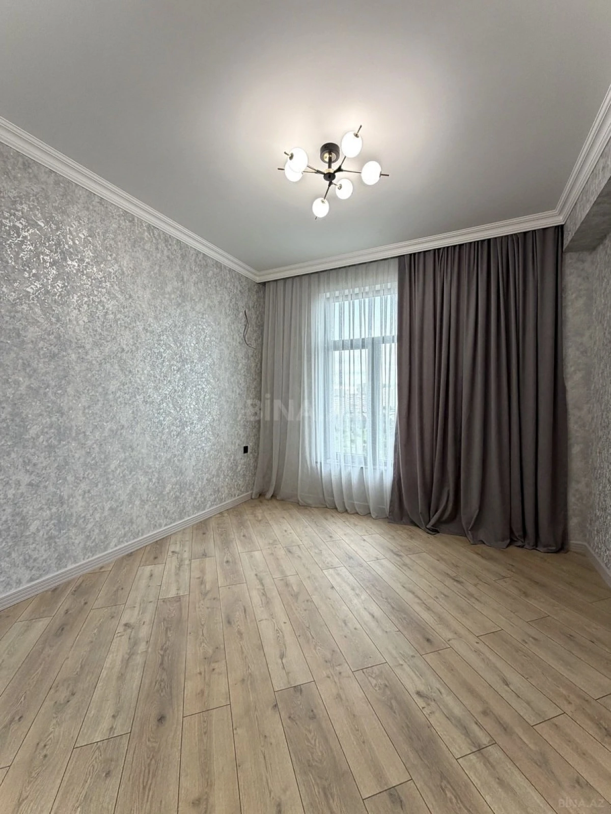 Satılır 2 otaqlı mənzil 73 m²