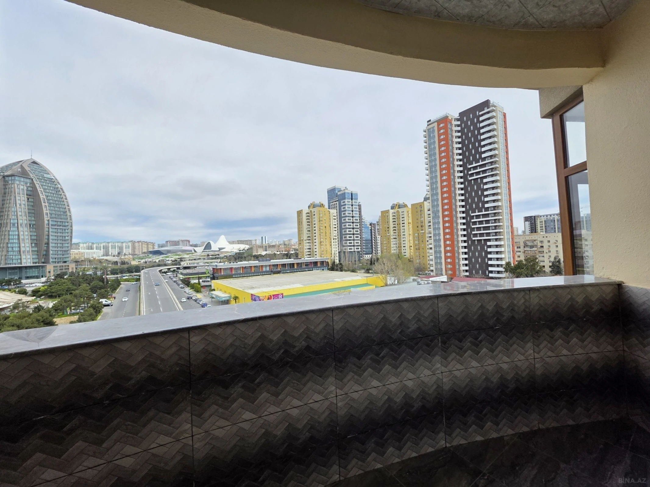 Kirayə verilir 3 otaqlı mənzil 105 m²