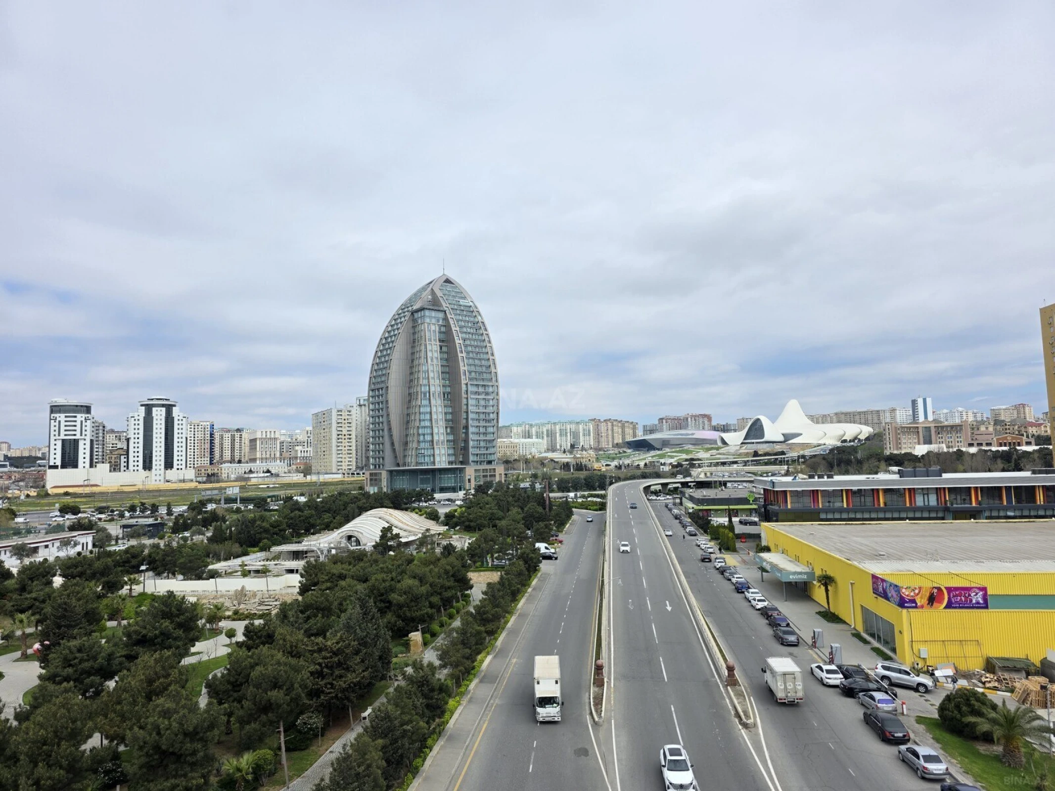 Kirayə verilir 3 otaqlı mənzil 105 m²