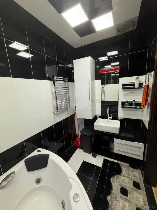 Kirayə verilir 2 otaqlı mənzil 119 m²
