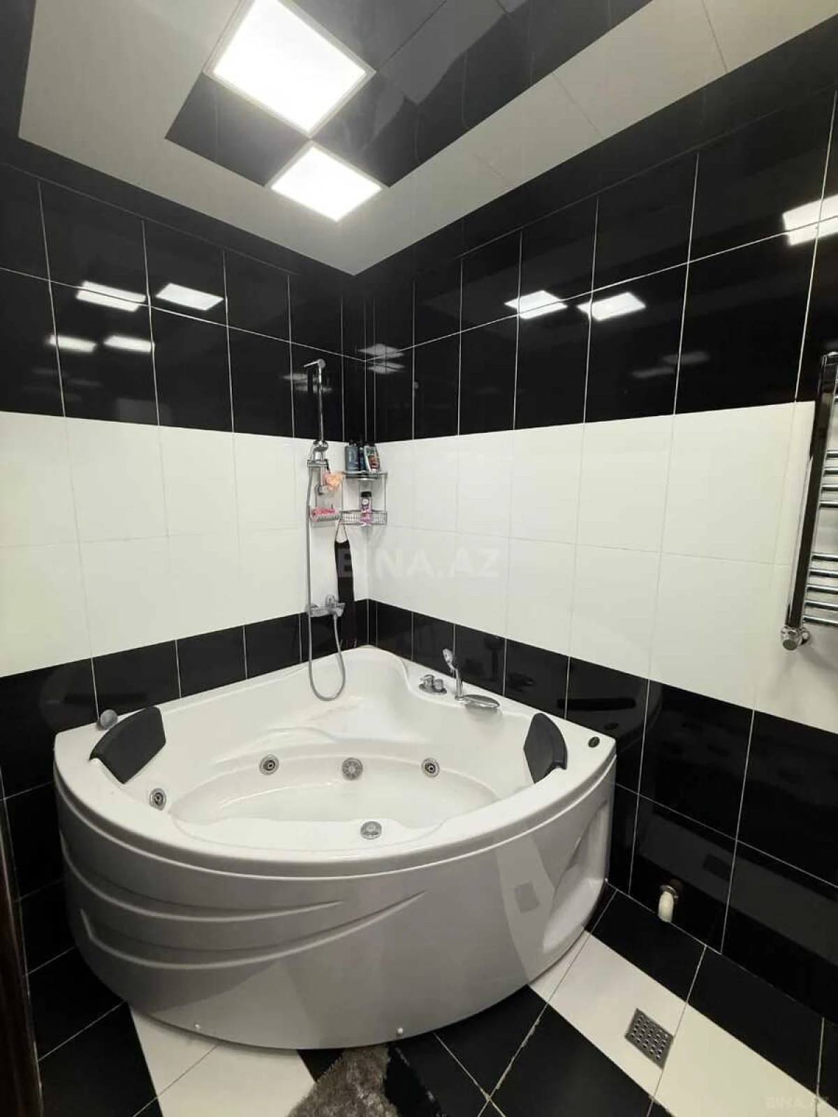 Kirayə verilir 2 otaqlı mənzil 119 m²