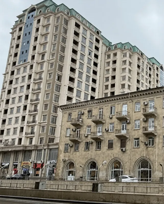 Satılır 3 otaqlı mənzil 137 m²