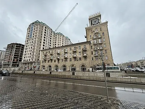 Satılır 3 otaqlı mənzil 137 m²