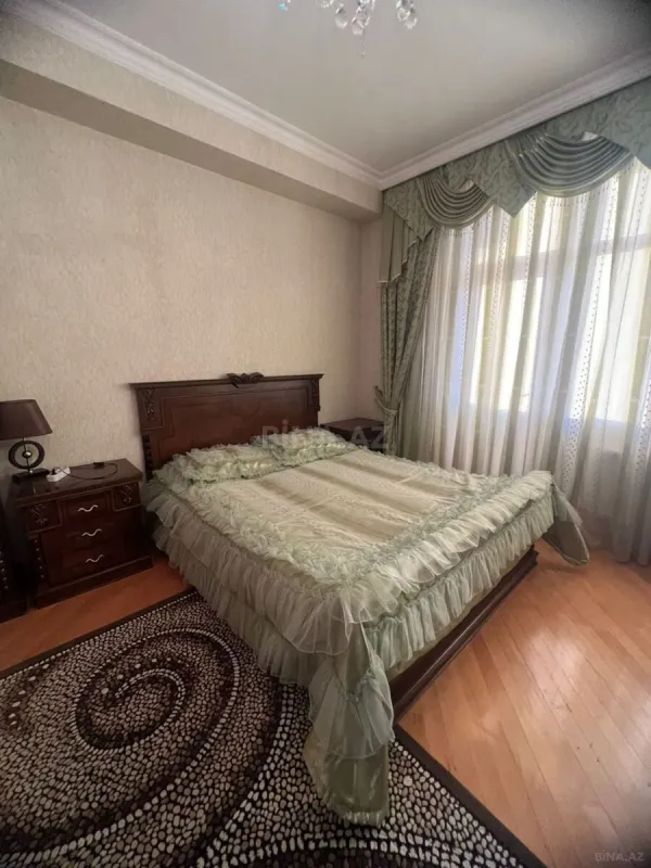 Kirayə verilir 3 otaqlı mənzil 145 m²