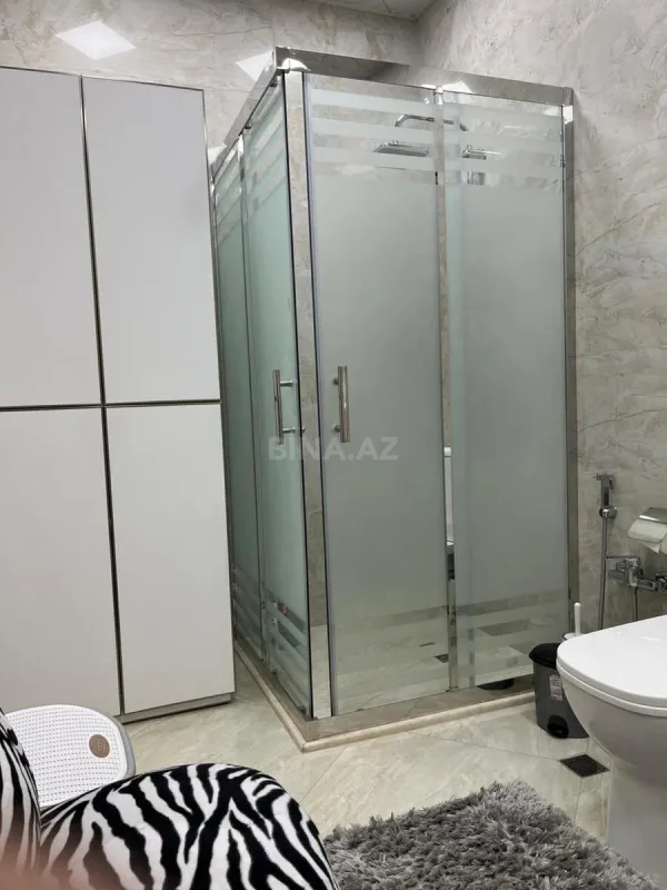 Satılır 4 otaqlı mənzil 230 m²