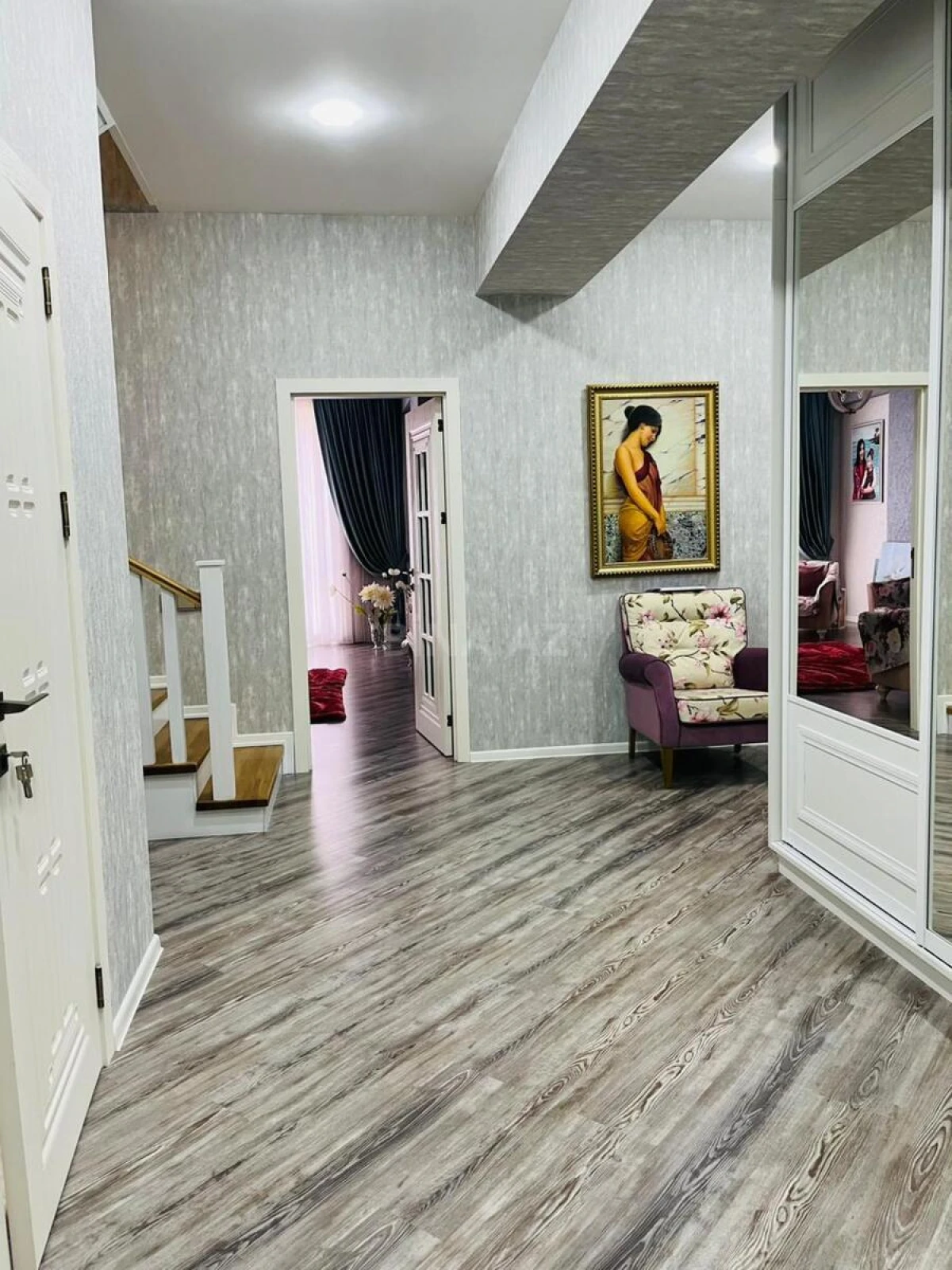 Satılır 4 otaqlı mənzil 230 m²