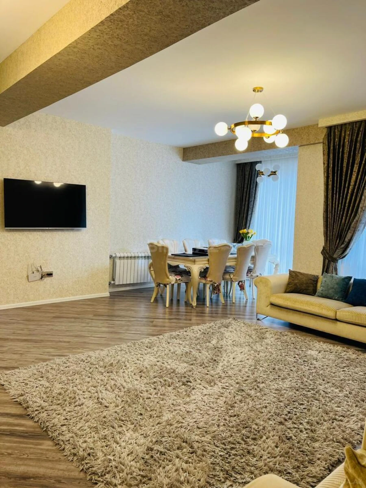 Satılır 4 otaqlı mənzil 230 m²
