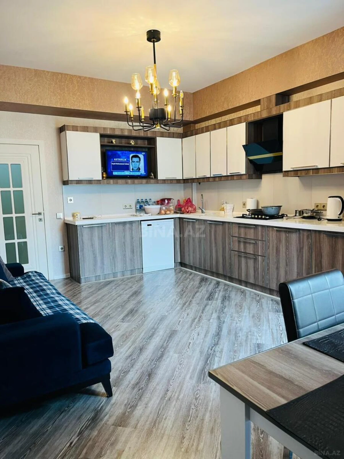 Satılır 4 otaqlı mənzil 230 m²