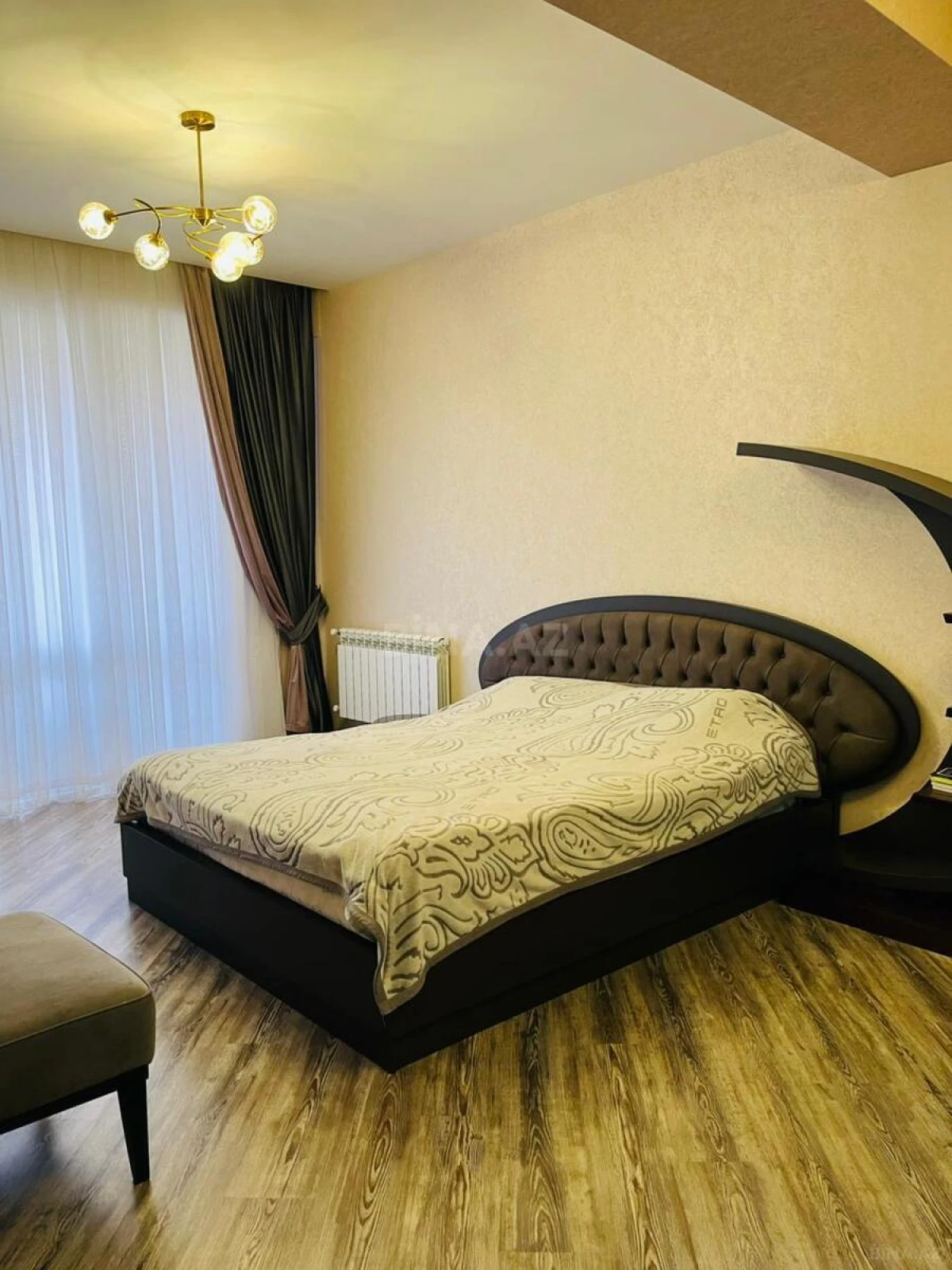 Satılır 4 otaqlı mənzil 230 m²