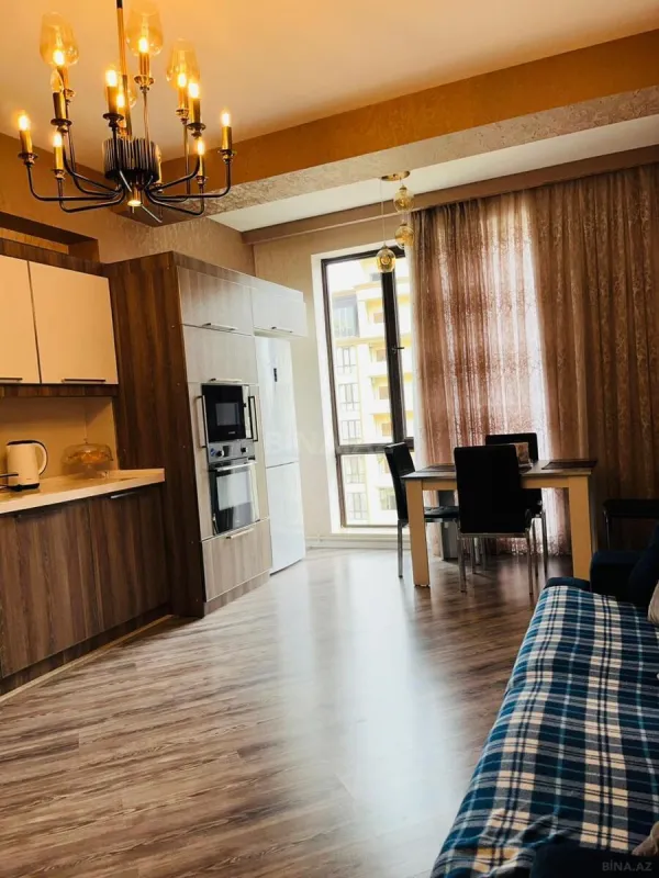 Satılır 4 otaqlı mənzil 230 m²