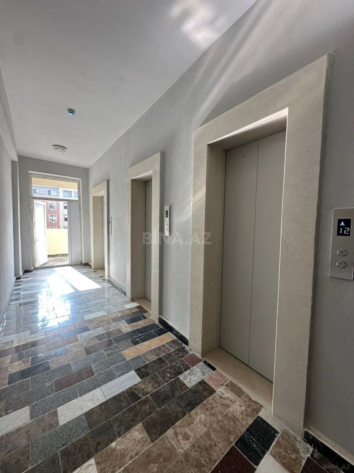 Satılır 3 otaqlı mənzil 147 m²