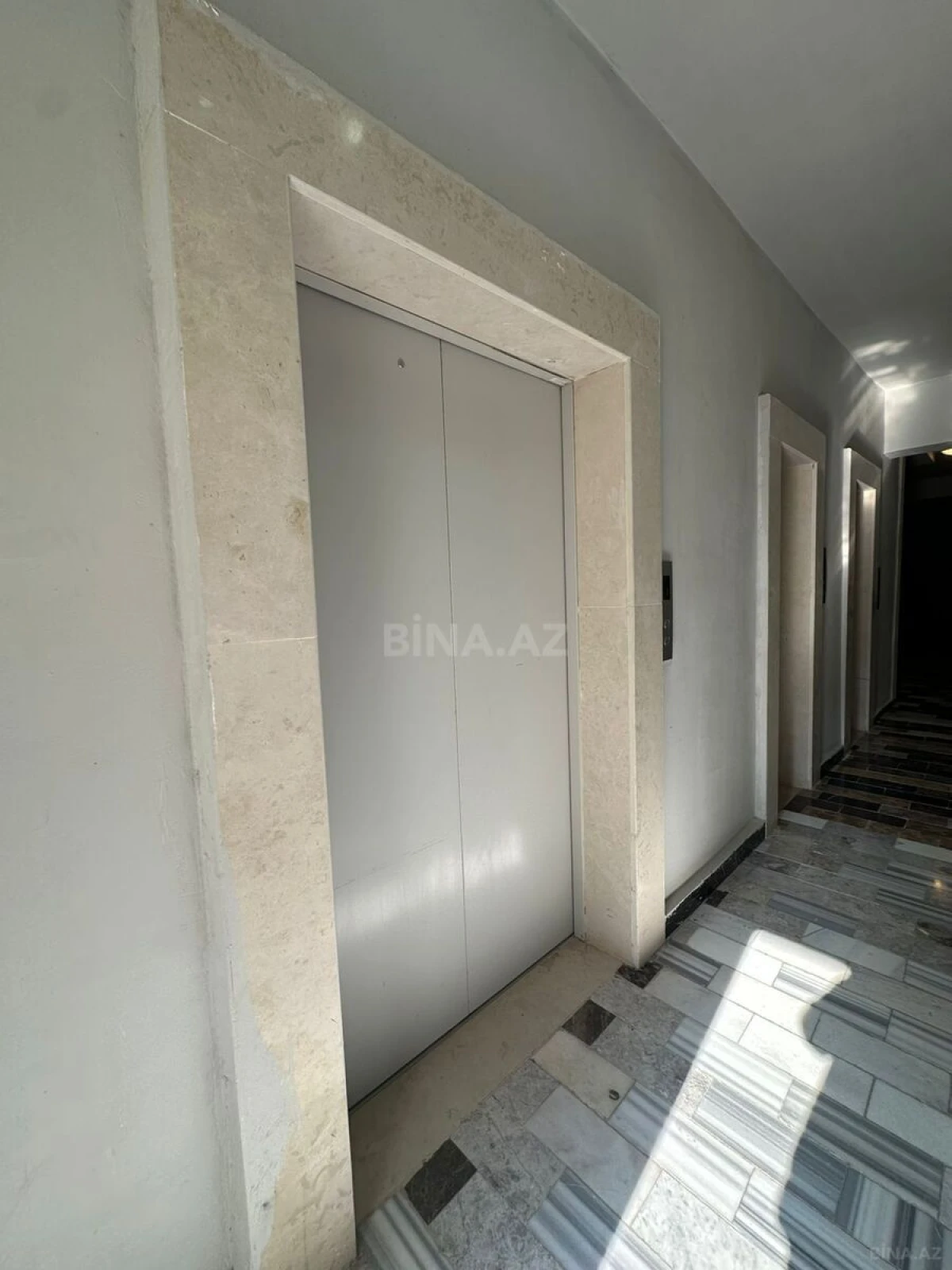Satılır 3 otaqlı mənzil 147 m²