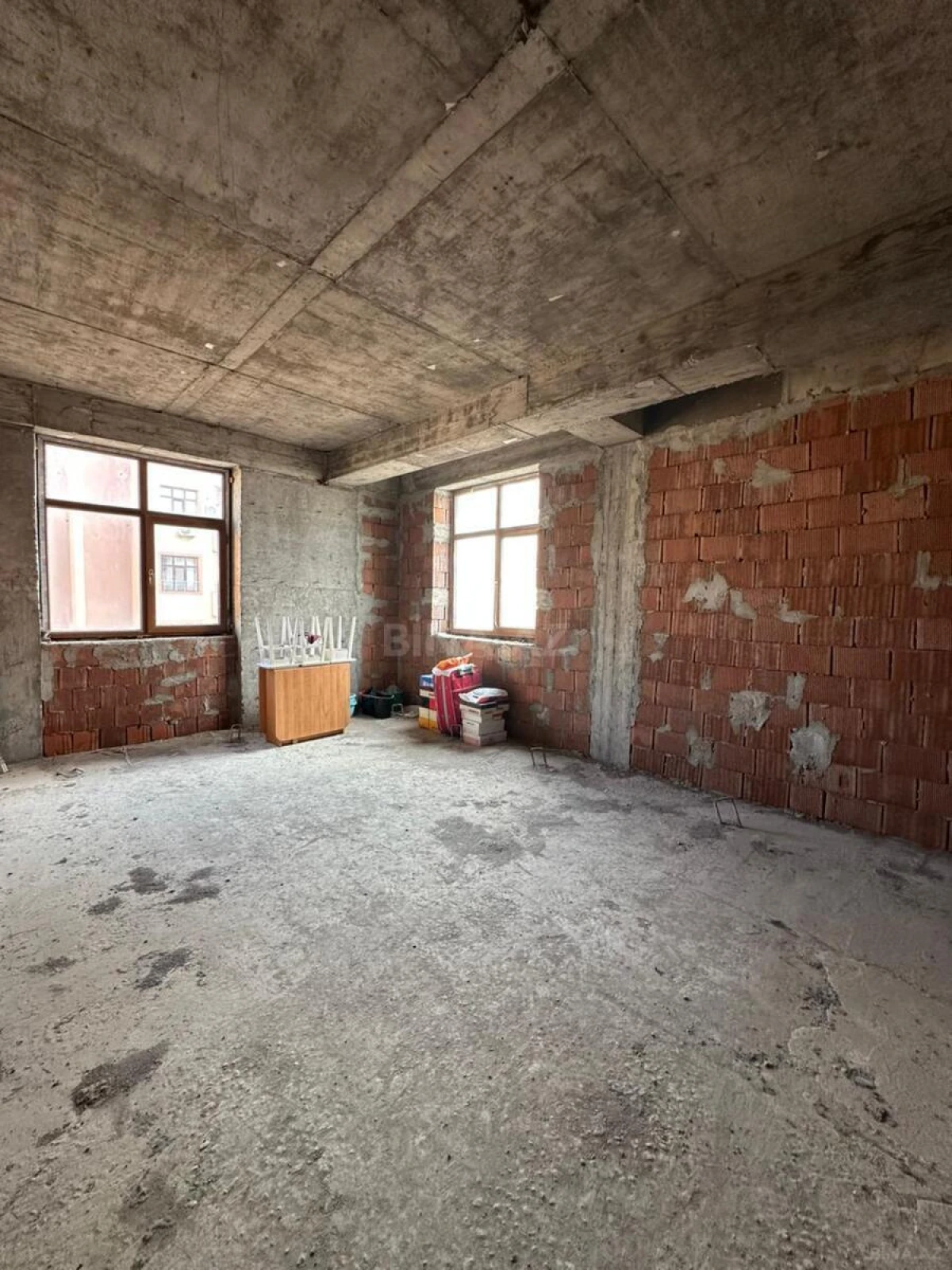 Satılır 3 otaqlı mənzil 147 m²