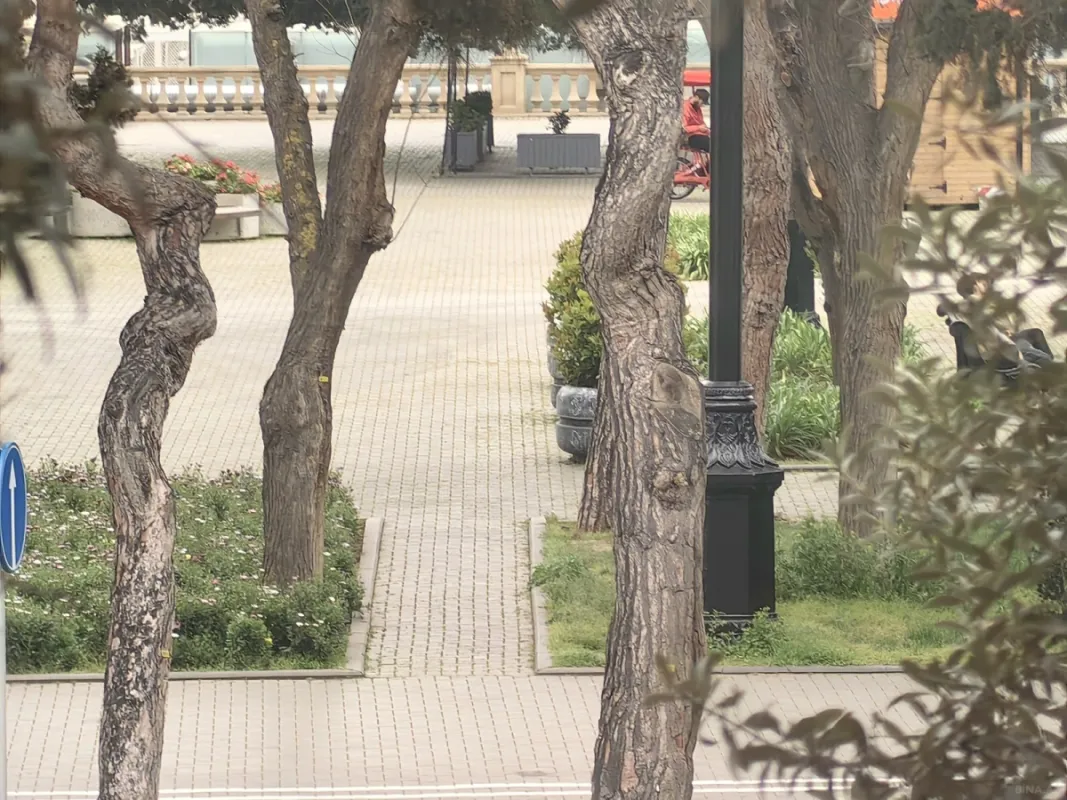 Satılır 4 otaqlı mənzil 130 m²